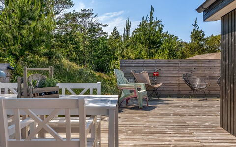 Thorkil - 800M from the Sea: Möbel, Interior Design, Flooring, Holz, Fussboden, Decke, Holzboden, Stuhl, Tabelle, Beleuchtung