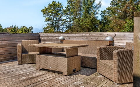 Thorkil - 800M from the Sea: Möbel, Interior Design, Flooring, Holz, Fussboden, Decke, Holzboden, Stuhl, Tabelle, Beleuchtung