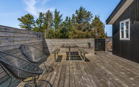 Thorkil - 800M from the Sea: Möbel, Interior Design, Flooring, Holz, Fussboden, Decke, Holzboden, Stuhl, Tabelle, Beleuchtung