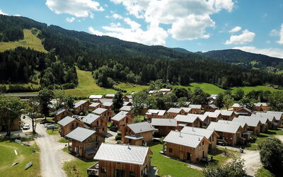 Sankt Georgen am Kreischberg 410: Himmel, Gebäude, Fenster, Baum, Pflanze, Haus, Grundstueck, Hütte, Holz, Abstellgleis