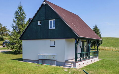 Holiday Hill 56: Cabinetry, Spüle, Countertop, Eigentum, Zapfhahn, Sinken, Fenster, Armatur, Holz, Küche