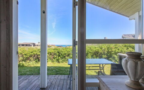 Terttu - 300M from the Sea: Holz, Veranda, Fussboden, Tür, Flooring, Zuhause, Decke, Hartholz, Verbundwerkstoff, Deck