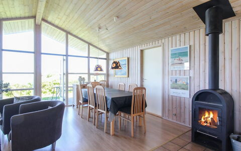Terttu - 300M from the Sea: Holz, Veranda, Tür, Hütte, Hartholz, Decke, Holzbeize, Planke, Deck, Design