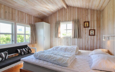 Terttu - 300M from the Sea: Holz, Bett, Schlafzimmer, Interior Design, Fussboden, Möbel, Flooring, Decke, Zuhause, Bettrahmen