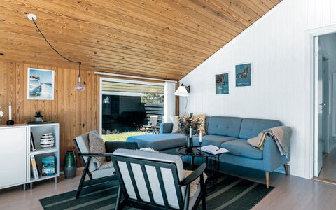 Aderice - 1Km from the Sea: Holz, Möbel, Interior Design, Decke, Zuhause, Flooring, Couch, Wohnzimmer, Fussboden, Zimmer