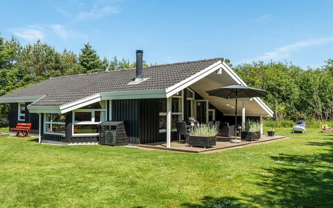 Vilmar - 1.2Km from the Sea: Möbel, Interior Design, Flooring, Holz, Fussboden, Decke, Holzboden, Stuhl, Tabelle, Beleuchtung