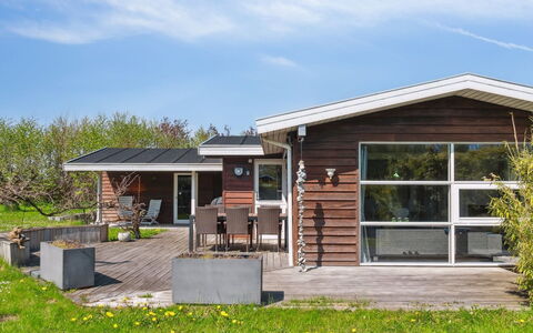 Bjarke - 200M from the Sea: Blau, Strauch, Hütte, Ground, Garten, Estate, Schatten, Landscaping, Bauernhaus, Eco Hotel