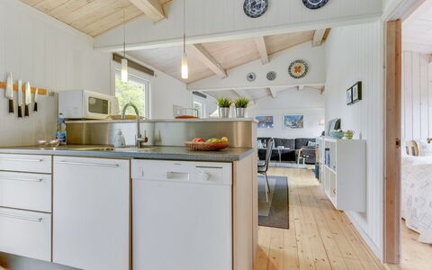 Jenny - 140M from the Sea: Interior Design, Flooring, Möbel, Küche, Holz, Fussboden, Decke, Countertop, Zimmer, Holzboden