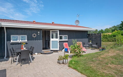 Raija - 400M from the Sea: Möbel, Interior Design, Flooring, Holz, Fussboden, Decke, Holzboden, Stuhl, Tabelle, Beleuchtung