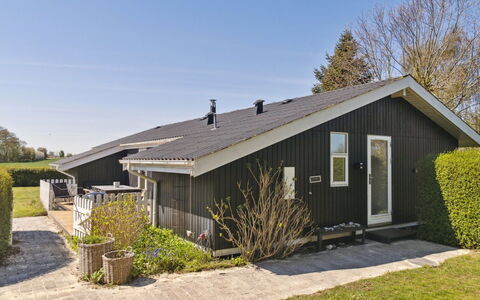 Evamaria - 350M from the Sea: Möbel, Interior Design, Flooring, Holz, Fussboden, Decke, Holzboden, Stuhl, Tabelle, Beleuchtung