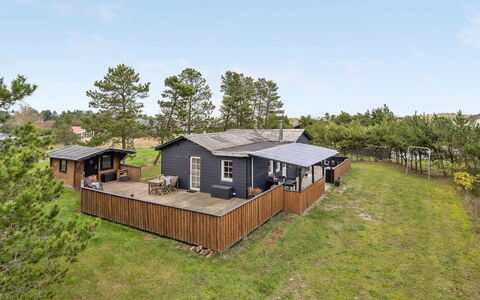 Corina - 100M from the Sea: Möbel, Interior Design, Flooring, Holz, Fussboden, Decke, Holzboden, Stuhl, Tabelle, Beleuchtung