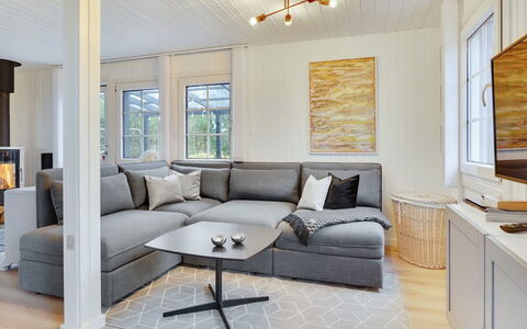Corina - 100M from the Sea: Möbel, Interior Design, Flooring, Holz, Fussboden, Decke, Holzboden, Stuhl, Tabelle, Beleuchtung