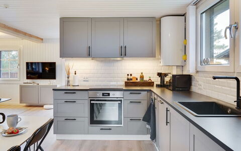 Corina - 100M from the Sea: Möbel, Interior Design, Flooring, Holz, Fussboden, Decke, Holzboden, Stuhl, Tabelle, Beleuchtung