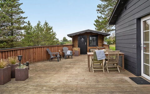 Corina - 100M from the Sea: Möbel, Interior Design, Flooring, Holz, Fussboden, Decke, Holzboden, Stuhl, Tabelle, Beleuchtung