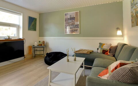 Oddi - 900M from the Sea: Holz, Zuhause, Veranda, Deck, Hartholz, Dach, Holzbeize, Holzboden, Eco Hotel