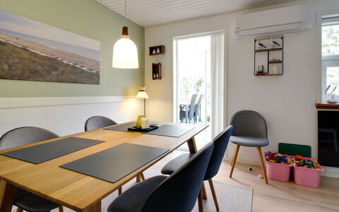 Oddi - 900M from the Sea: Holz, Zuhause, Veranda, Deck, Hartholz, Dach, Holzbeize, Holzboden, Eco Hotel