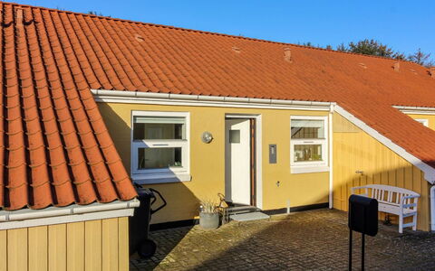 Oddi - 900M from the Sea: Holz, Zuhause, Veranda, Deck, Hartholz, Dach, Holzbeize, Holzboden, Eco Hotel