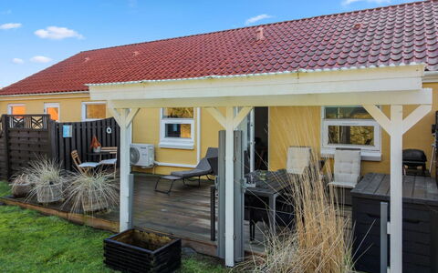 Oddi - 900M from the Sea: Holz, Zuhause, Veranda, Deck, Hartholz, Dach, Holzbeize, Holzboden, Eco Hotel