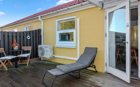 Oddi - 900M from the Sea: Holz, Zuhause, Veranda, Deck, Hartholz, Dach, Holzbeize, Holzboden, Eco Hotel