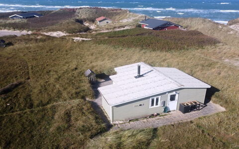 Adi - 75M from the Sea: Dach, Haus, Zuhause, Hütte, Grundstueck, Ländliches Gebiet, Steigung, Abstellgleis, Gartenbauten