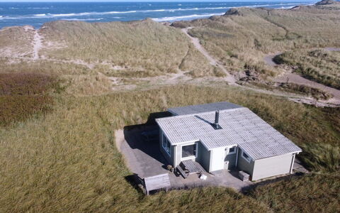 Adi - 75M from the Sea: Zuhause, Haus, Dach, Hütte, Grundstueck, Estate, Shrubland, Prärie, Steppe, Bauernhaus