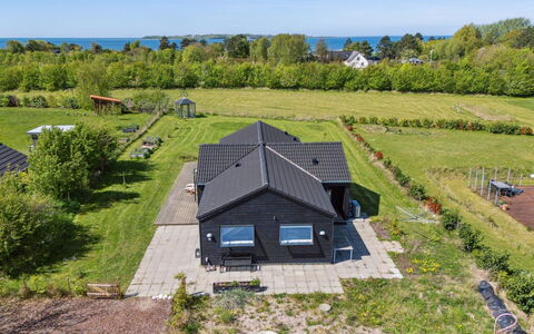 Gregor - 300M from the Sea: Wohnung, Schatten, Balkon, Stuhl, Zaun, Gartenmöbel, Aluminium, Kunstrasen