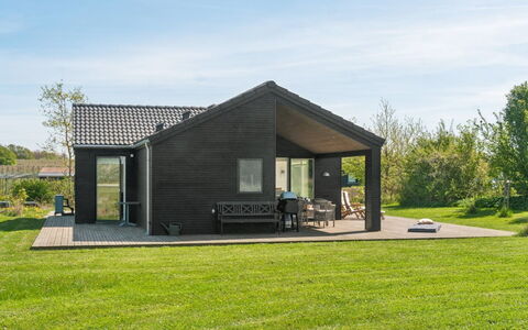 Gregor - 300M from the Sea: Wohnung, Schatten, Balkon, Stuhl, Zaun, Gartenmöbel, Aluminium, Kunstrasen