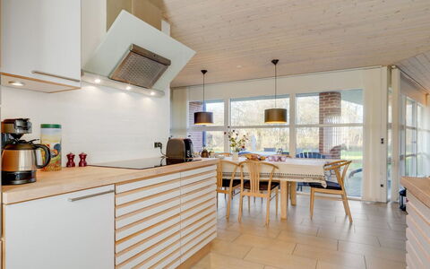 Fengur - 330M from the Sea: Interior Design, Flooring, Möbel, Küche, Countertop, Holz, Fussboden, Decke, Light Fixture, Holzboden