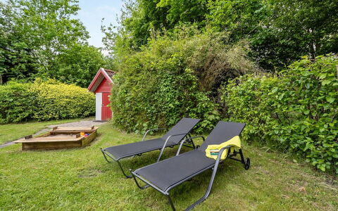 Corinna - 28Km from the Sea: Möbel, Interior Design, Stuhl, Flooring, Tabelle, Resort, Fussboden, Decke, Zimmer, Eco Hotel