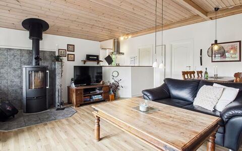 Tolke - 29Km from the Sea: Möbel, Flooring, Interior Design, Holz, Fussboden, Holzboden, Decke, Couch, Wohnzimmer, Zimmer