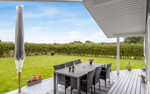Tolke - 29Km from the Sea: Möbel, Holz, Gartenmöbel, Tabelle, Veranda, Stuhl, Tisch Im Freien, Flooring, Zuhause, Dach
