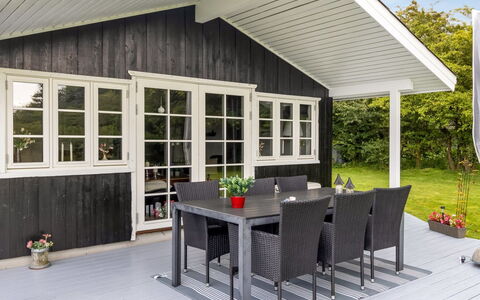 Tolke - 29Km from the Sea: Holz, Tür, Zuhause, Veranda, Hütte, Hartholz, Tisch Im Freien, Deck, Schatten, Terrasse