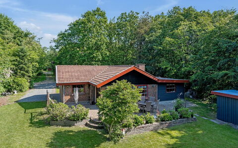 Gisele - 30Km from the Sea: Möbel, Interior Design, Stuhl, Flooring, Tabelle, Resort, Fussboden, Decke, Zimmer, Eco Hotel