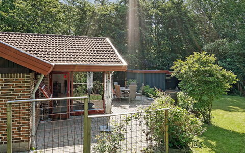 Gisele - 30Km from the Sea: Möbel, Interior Design, Stuhl, Flooring, Tabelle, Resort, Fussboden, Decke, Zimmer, Eco Hotel