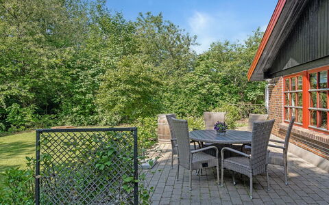 Gisele - 30Km from the Sea: Möbel, Interior Design, Stuhl, Flooring, Tabelle, Resort, Fussboden, Decke, Zimmer, Eco Hotel