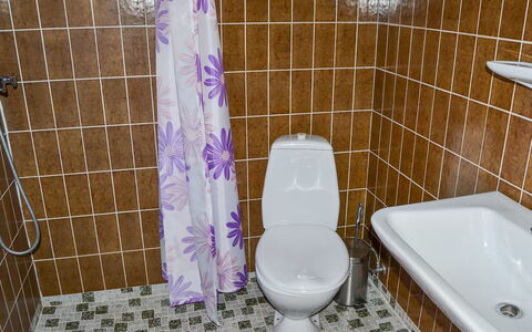 Amara: Badezimmer, Toilleten Sitz, Armatur, Toilette, Flooring, Fussboden, Interior Design, Installation, Sinken, Fliese
