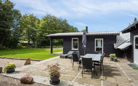 Hedwig - 30Km from the Sea: Möbel, Interior Design, Stuhl, Flooring, Tabelle, Resort, Fussboden, Decke, Zimmer, Eco Hotel