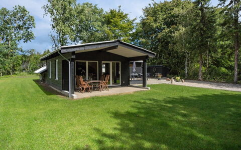 Hedwig - 30Km from the Sea: Möbel, Interior Design, Stuhl, Flooring, Tabelle, Resort, Fussboden, Decke, Zimmer, Eco Hotel