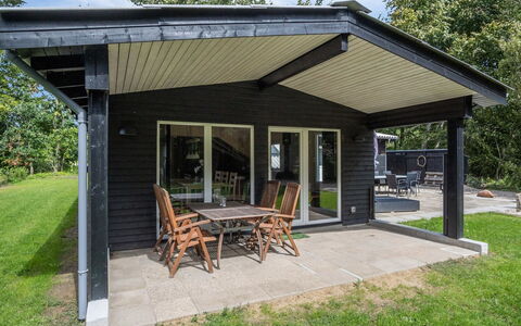 Hedwig - 30Km from the Sea: Möbel, Interior Design, Stuhl, Flooring, Tabelle, Resort, Fussboden, Decke, Zimmer, Eco Hotel