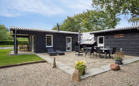 Hedwig - 30Km from the Sea: Möbel, Interior Design, Stuhl, Flooring, Tabelle, Resort, Fussboden, Decke, Zimmer, Eco Hotel