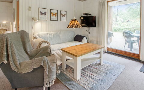 Ismo - 30Km from the Sea: Möbel, Interior Design, Couch, Flooring, Holz, Fussboden, Wohnzimmer, Decke, Zimmer, Zuhause