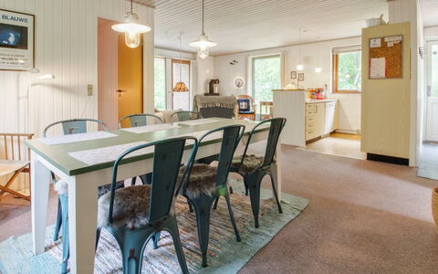 Ismo - 30Km from the Sea: Interior Design, Holz, Möbel, Decke, Flooring, Esszimmer, Light Fixture, Tabelle, Zuhause, Fussboden