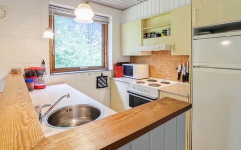 Ismo - 30Km from the Sea: Küche, Holz, Interior Design, Major Appliance, Countertop, Flooring, Küchengerät, Decke, Zimmer, Fussboden