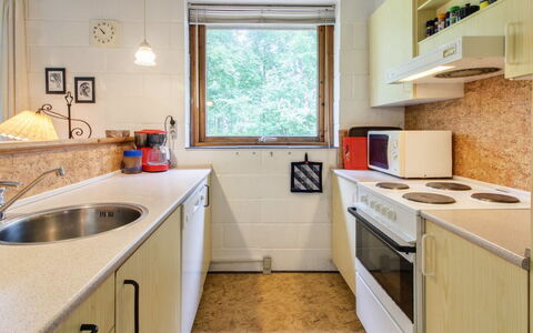 Ismo - 30Km from the Sea: Holz, Küche, Interior Design, Flooring, Major Appliance, Countertop, Decke, Fussboden, Küchengerät, Zimmer