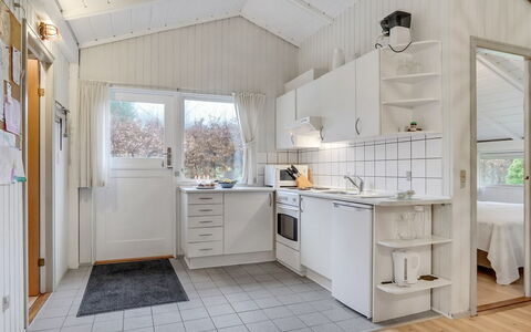 Hardy - 30Km from the Sea: Möbel, Interior Design, Flooring, Holz, Fussboden, Decke, Holzboden, Stuhl, Tabelle, Beleuchtung