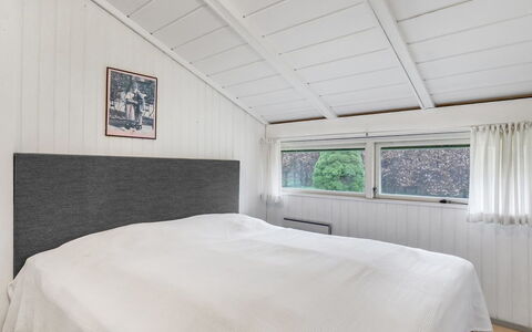 Hardy - 30Km from the Sea: Möbel, Interior Design, Flooring, Holz, Fussboden, Decke, Holzboden, Stuhl, Tabelle, Beleuchtung