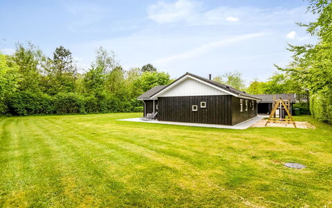 Manderup - 30Km from the Sea: Haus, Zuhause, Wohngebiet, Dach, Hütte, Grundstueck, Estate, Garten, Garten, Abstellgleis