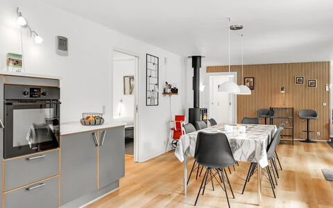 Manderup - 30Km from the Sea: Möbel, Interior Design, Flooring, Holz, Fussboden, Decke, Stuhl, Holzboden, Light Fixture, Küche