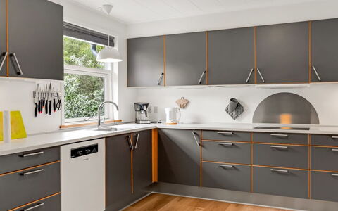 Manderup - 30Km from the Sea: Holz, Flooring, Küche, Interior Design, Cabinetry, Fussboden, Möbel, Countertop, Küchengerät