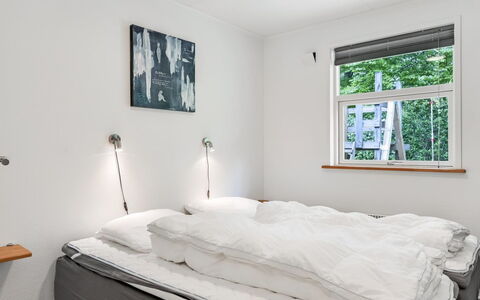 Manderup - 30Km from the Sea: Bett, Schlafzimmer, Holz, Interior Design, Bettdecke, Bedding, Möbel, Decke, Fussboden, Flooring